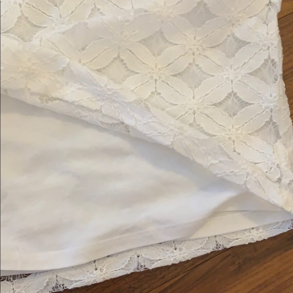 Beautiful lined lace dress - Picture 4 of 4